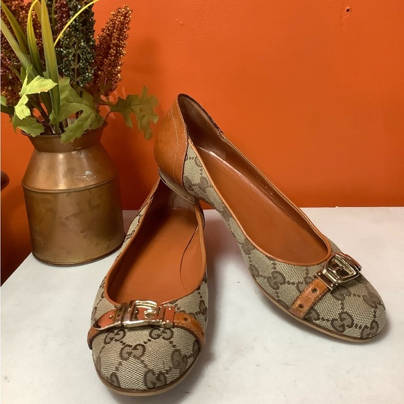 Gucci Flats - Picture 1 of 11